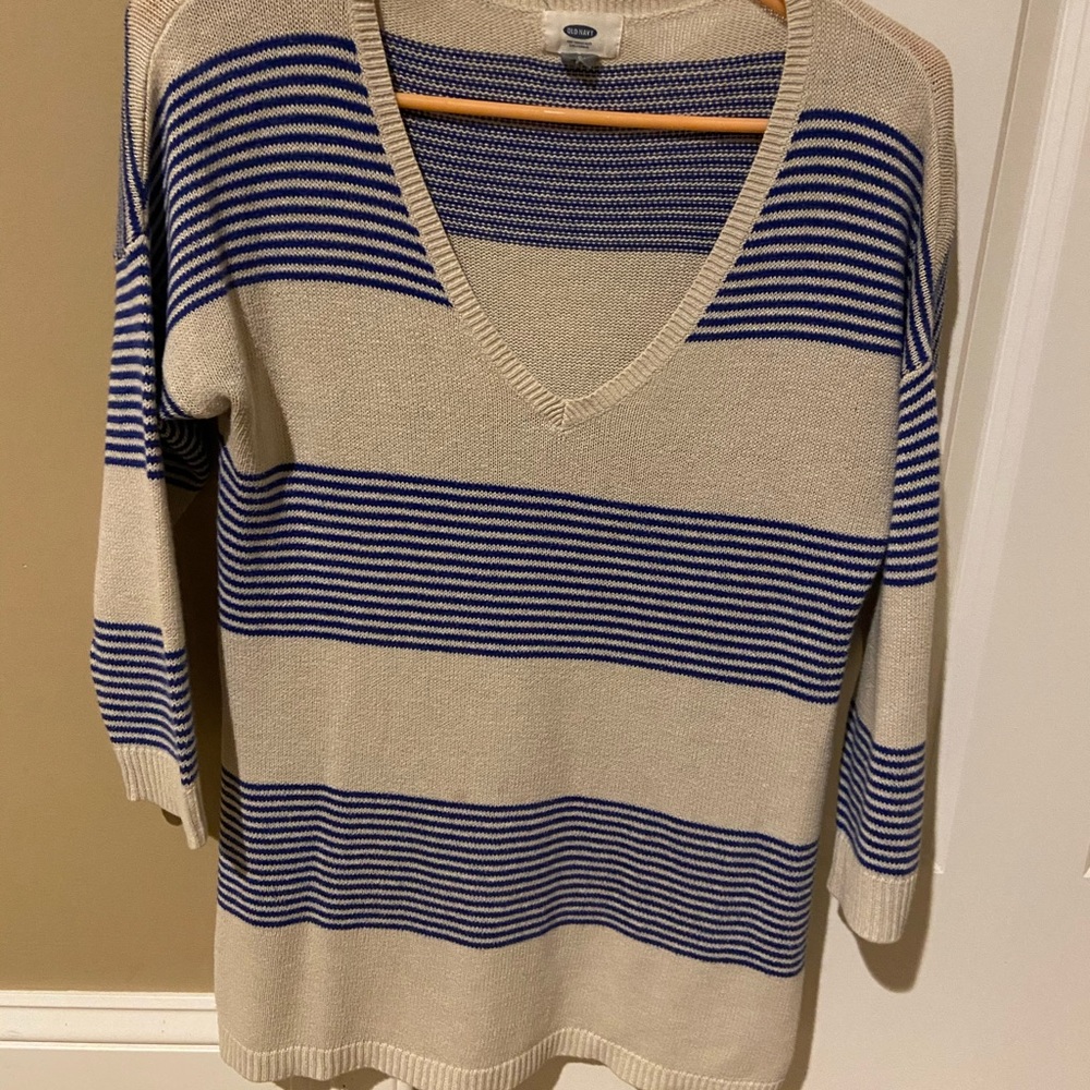 3/4 sleeve v neck sweater